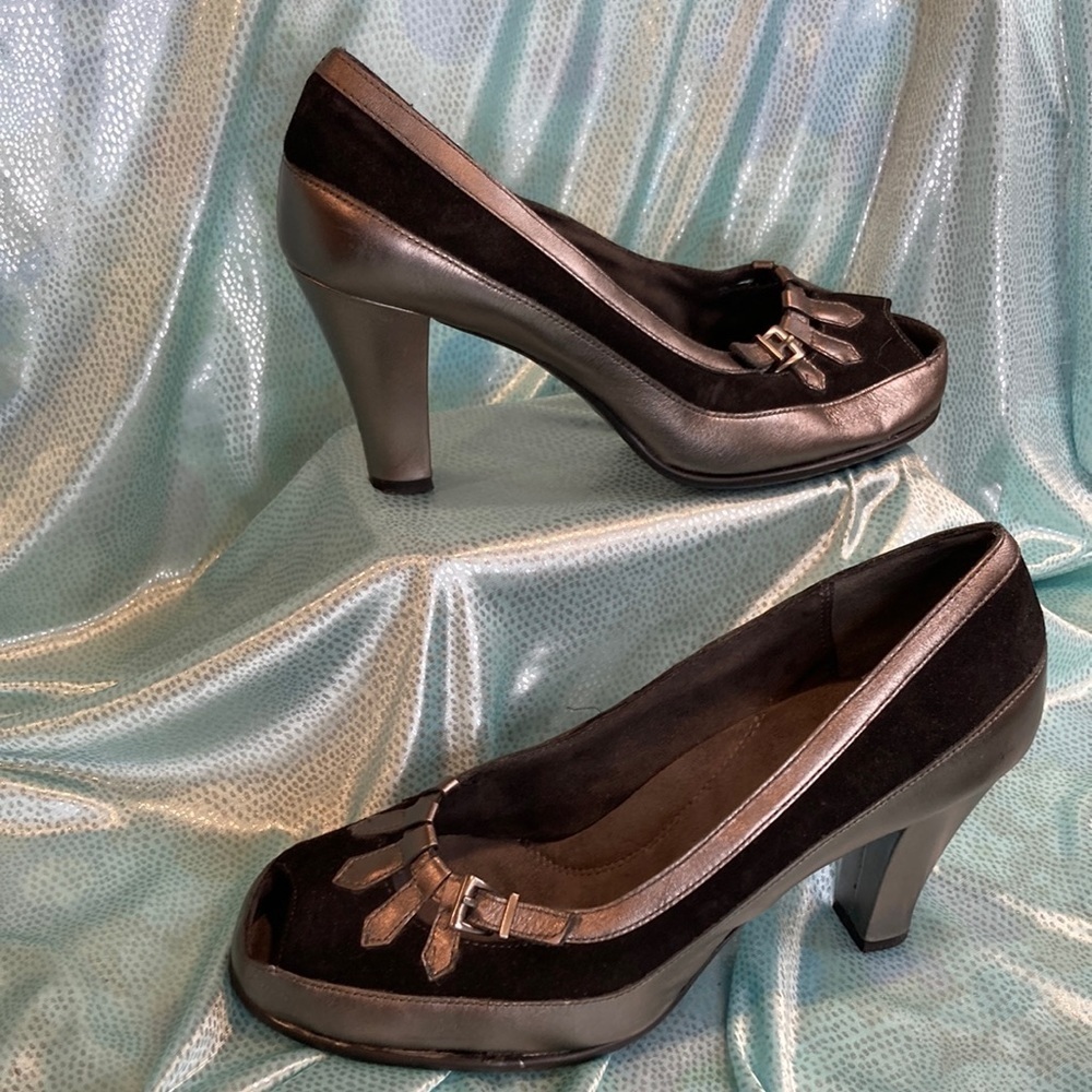 Black and silver peep toe aerosoles. Size 8.5. Great condition.